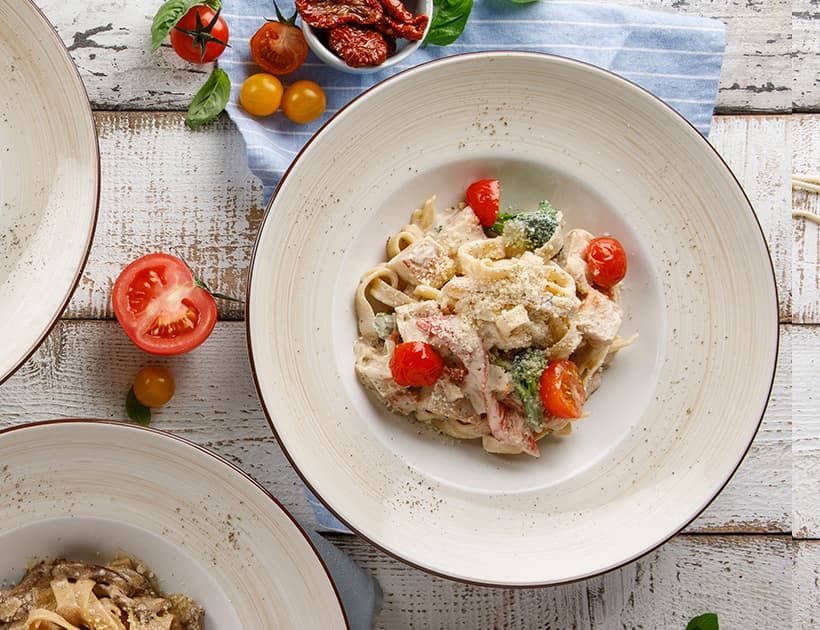 Сырник с джемом и сметаной