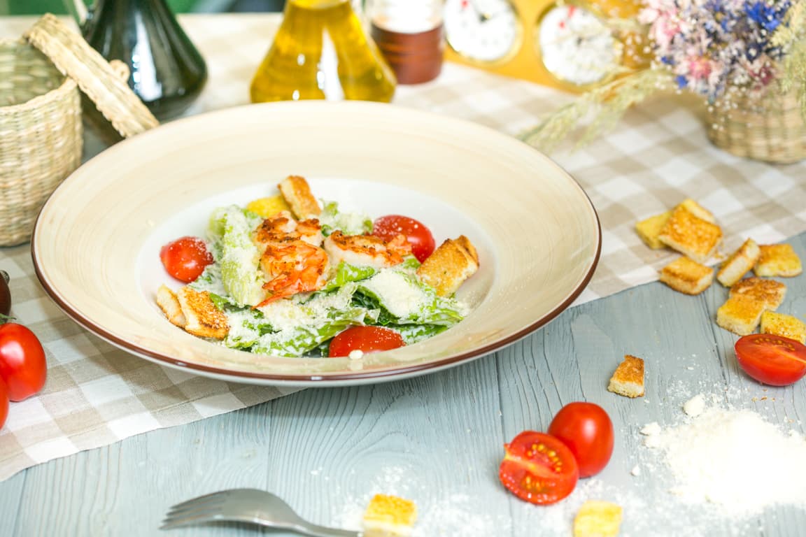 С лососем и окунем, запечен. ролл