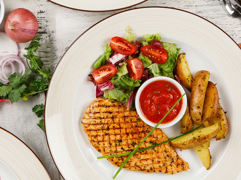 Окунь с яйцом Пашот